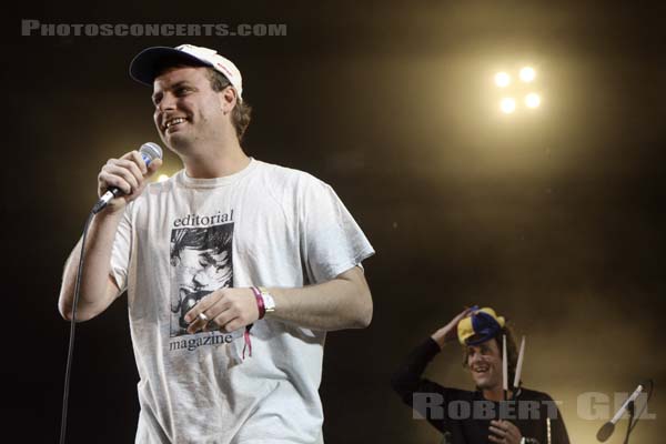 MAC DEMARCO - 2019-07-06 - HEROUVILLE SAINT CLAIR - Chateau de Beauregard - Scene John - 